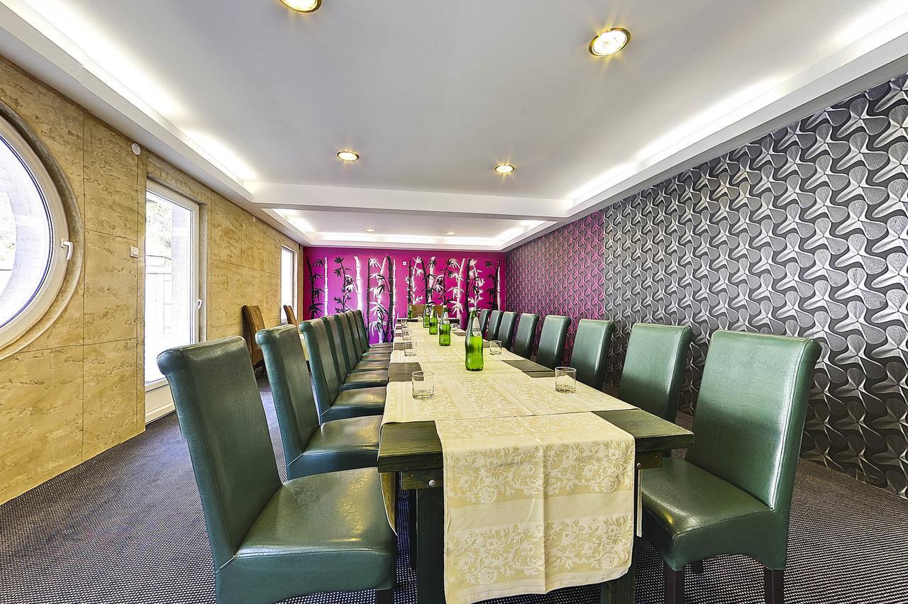 Vila Etna Hotell Ugrinovci  Rom bilde